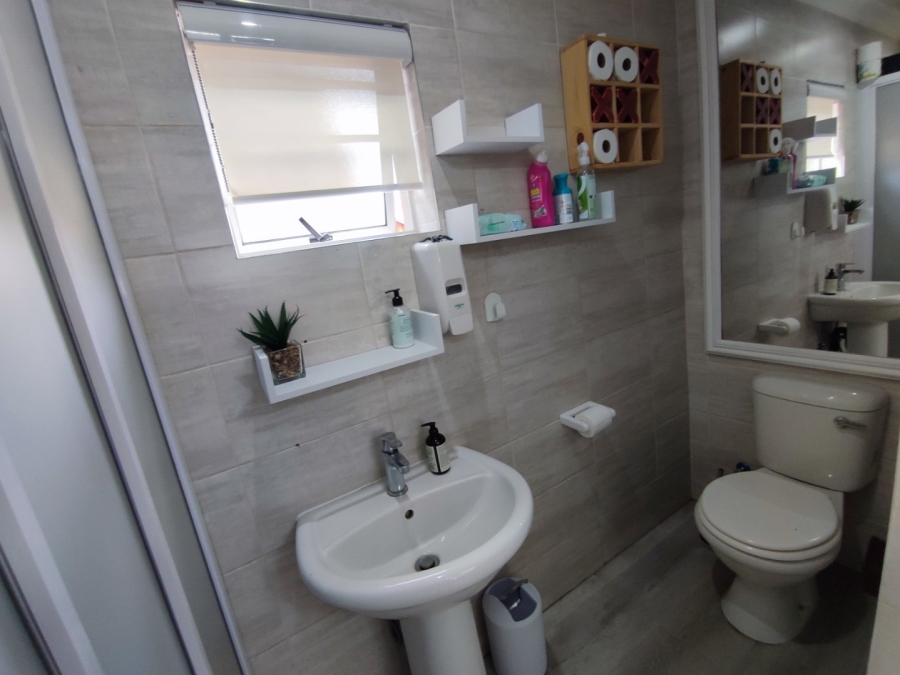 4 Bedroom Property for Sale in Langenhovenpark Free State